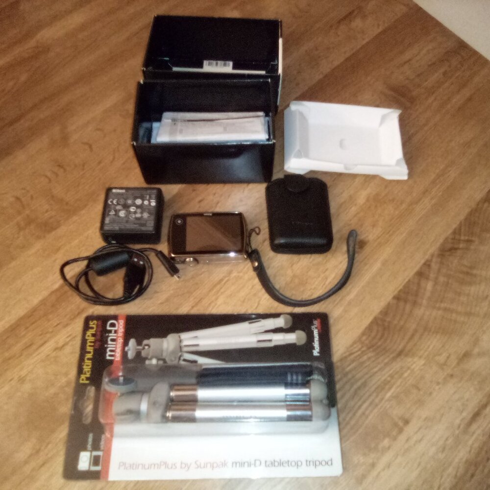 Nikon Coolpix s01 digital camera with tripod